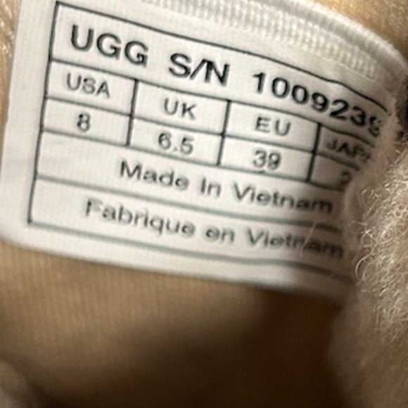 UGG Australia Jemma Slip-On Sneakers FADING ON LEFT SHOE Women's Size 8 - Picture 12 of 12